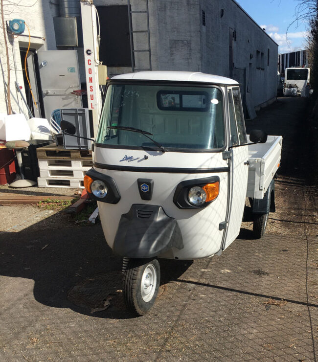 Die Basis von APELINA ist eine Piaggio APE Classic